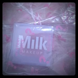 Milk Makeup Holographic Highlighting Powder